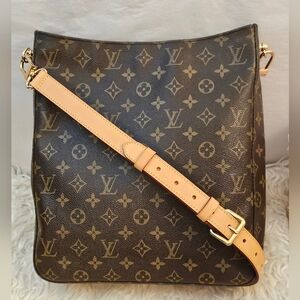 🔥🔥 Beautiful 🔥 🔥 Authentic Louis Vuitton Monogram Canvas Crossbody Bag